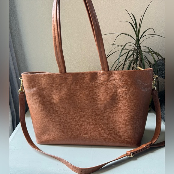 NWT Cuyana Small Easy Zipper Tote in Caramel Pebbled Leather and Leather Strap - Picture 3 of 9
